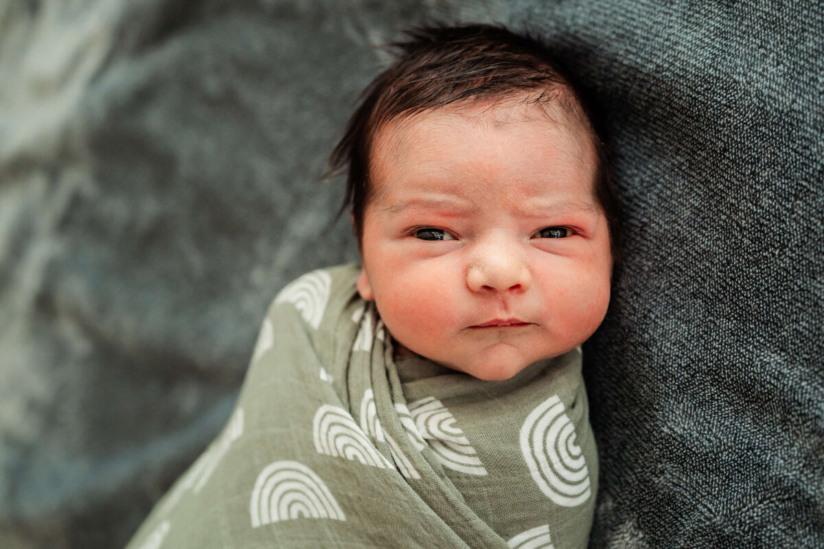newborn-session-with-green-wrap
