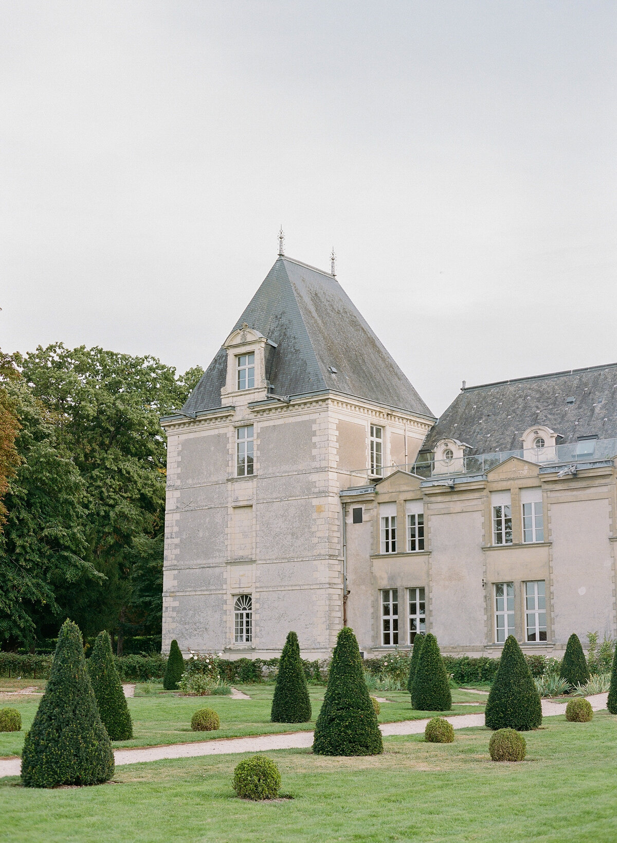 Jennifer Fox Weddings English speaking wedding planning & design agency in France crafting refined and bespoke weddings and celebrations Provence, Paris and destination Molly-Carr-Photography-Natalie-Ryan-Landscape-36