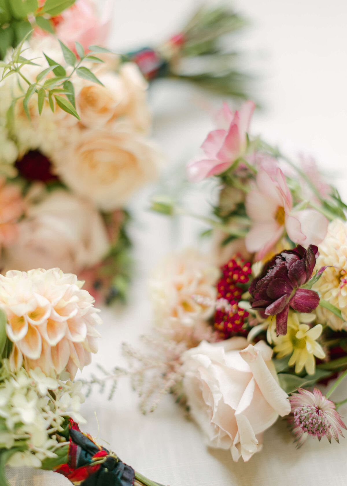 chloe-winstanley-wedding-oxford-gsp-autumnal-flowers-boquet
