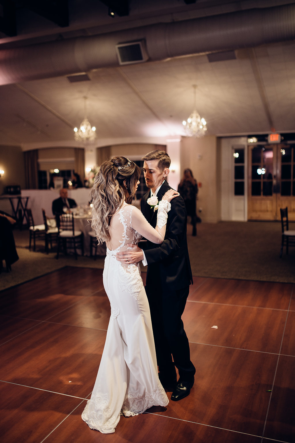 Wedding Photograph Of Bride And Groom Doing Their First Dance Los Angeles
