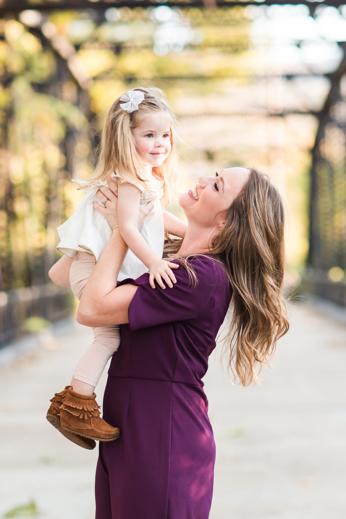 san-diego-sweetwater-river-bridge-family-photo-shoot-mother-and-daughter