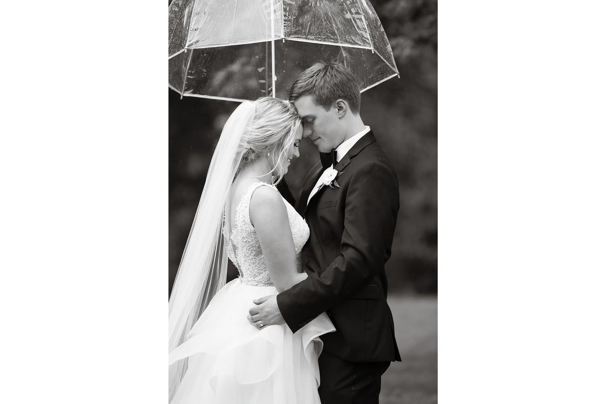 Rainy-Wedding-Cliffs-at-Walnut-Cove-Robin-Gerrard-Photography