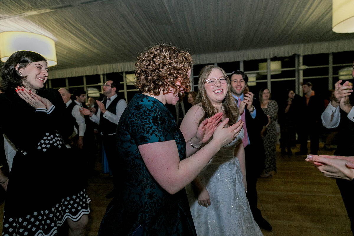 Eliana-Melmed-Photography-Chicago-LosAngeles-Jewish-WeddingPhotography-SimchaDancing-00168