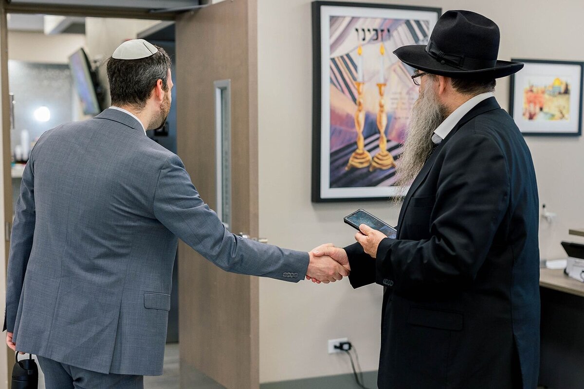 Eliana-Melmed-Photography-Chicago-LosAngeles-Jewish-WeddingPhotographer-CarmiKalman-Tisch-00023