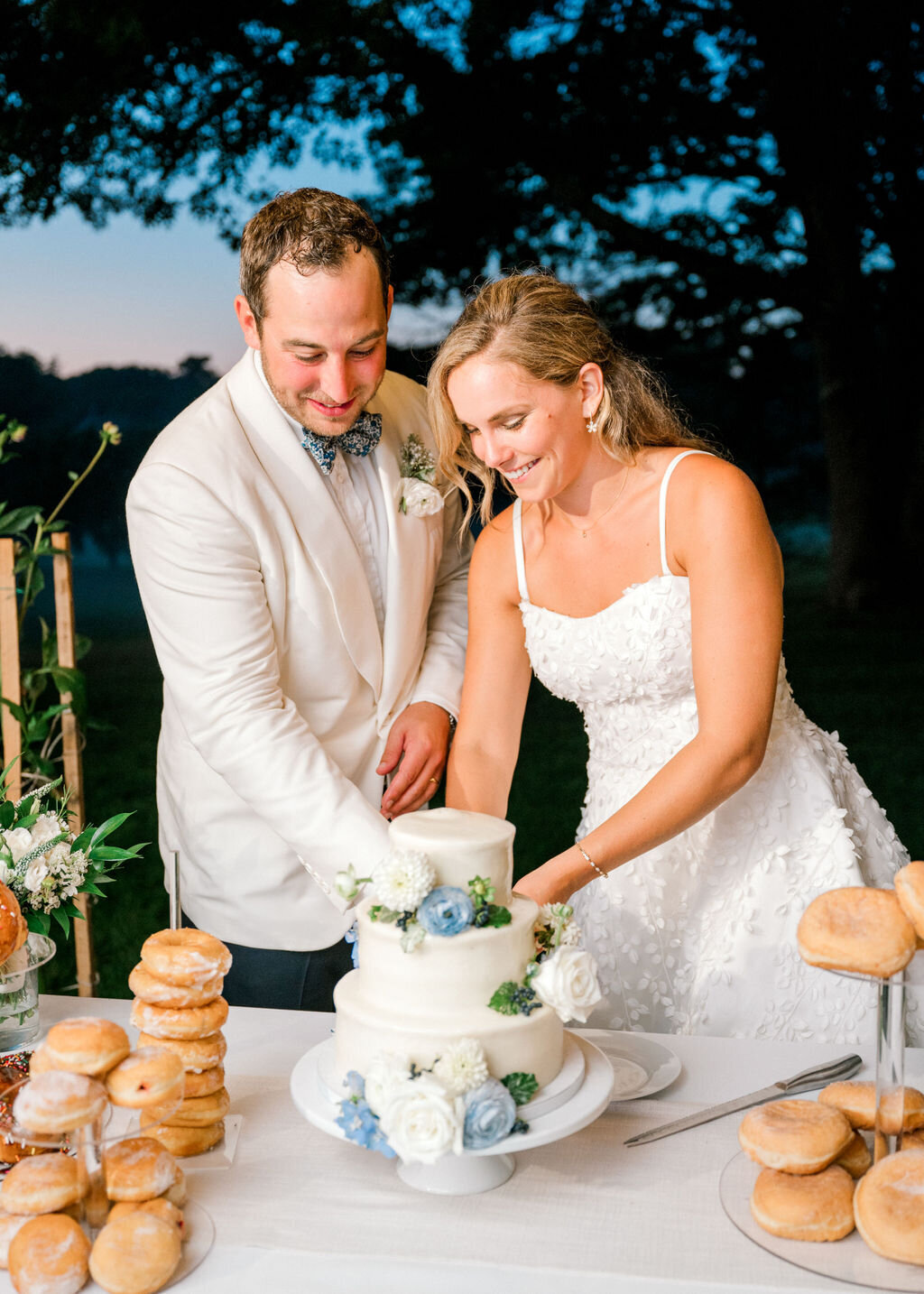 michelle-dunham-photography-cape-cod-wedding-photographer-orleans-smith-estate-tent-reception-cake-cutting-5