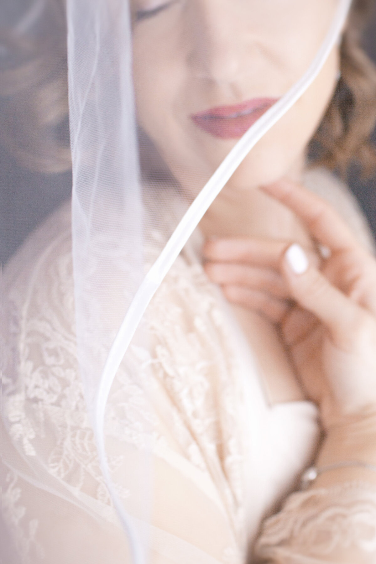 bridal portrait lace photo idea