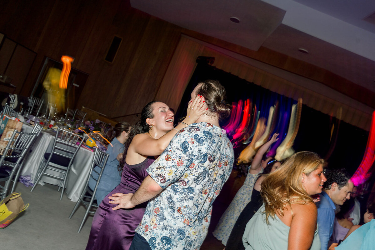 Eliana-Melmed-Photography-Chicago-LosAngeles-Jewish-WeddingPhotography-ElianaSklar-DanceFloor-00369