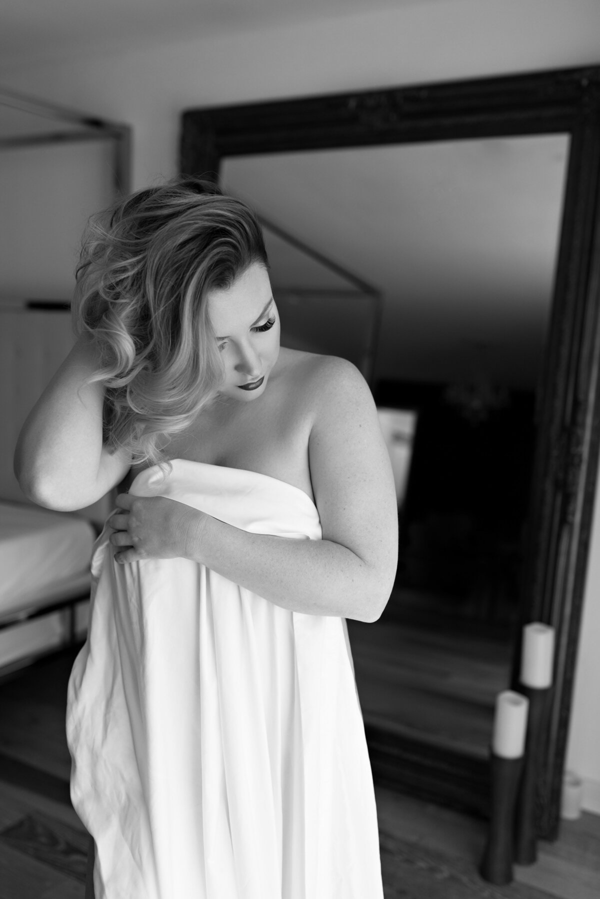 White sheet boudoir photography Atlanta