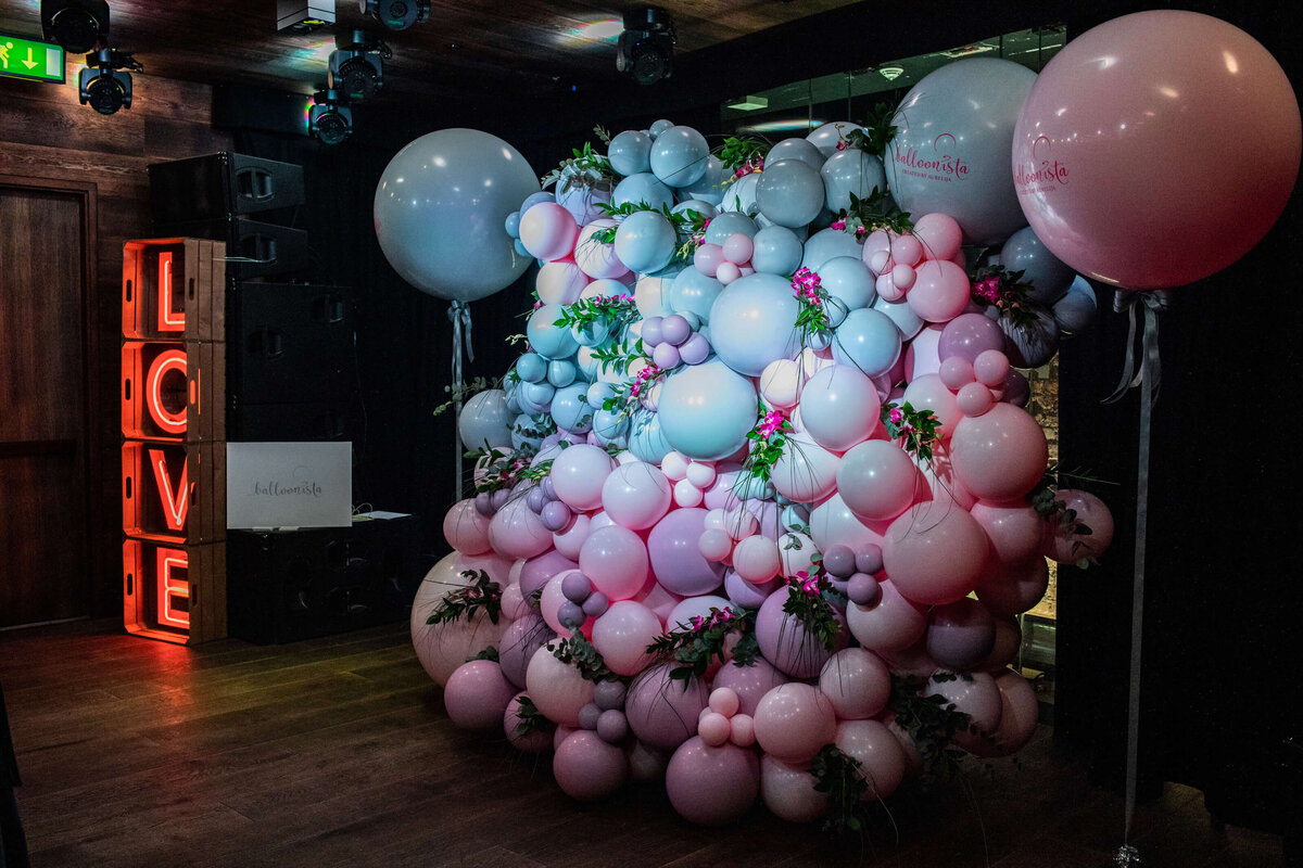 luxury-birthday-party-balloon-installation