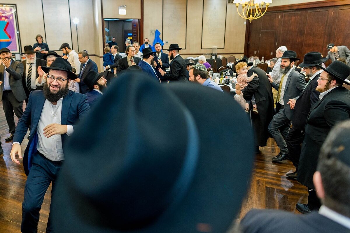Eliana-Melmed-Photography-Chicago-LosAngeles-Jewish-WeddingPhotographer-CarmiKalman-MensDancing-00082