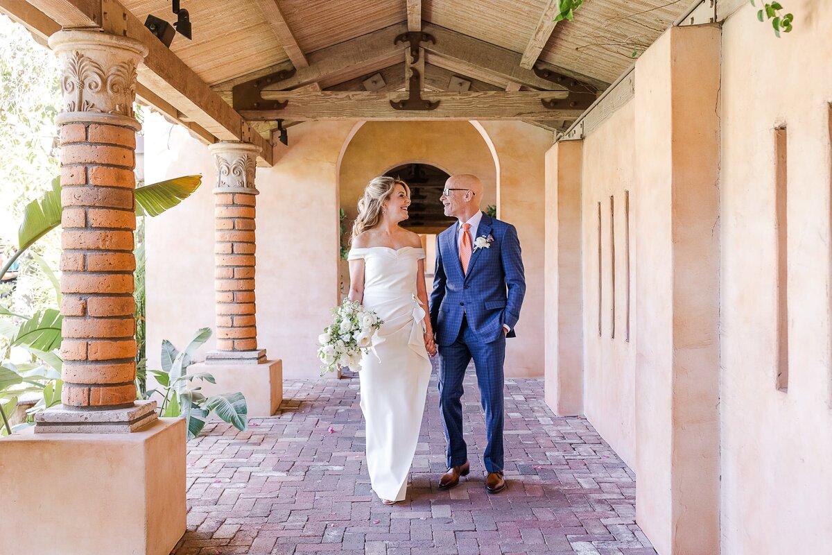 Scottsdale-Wedding-Photographer-Royal-Palms-Bride-Groom-1073