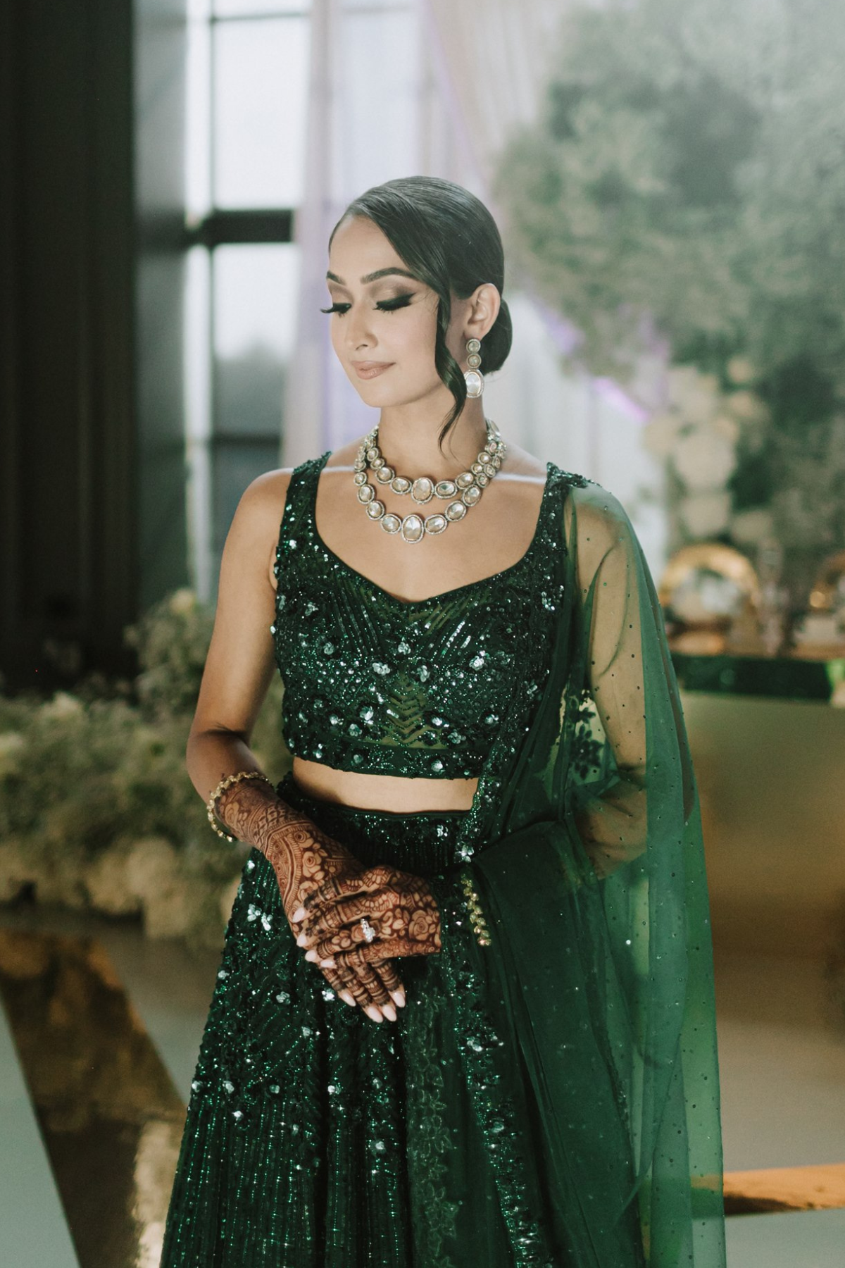 indian-bride-green-lehenga-jewelry-makeup-11