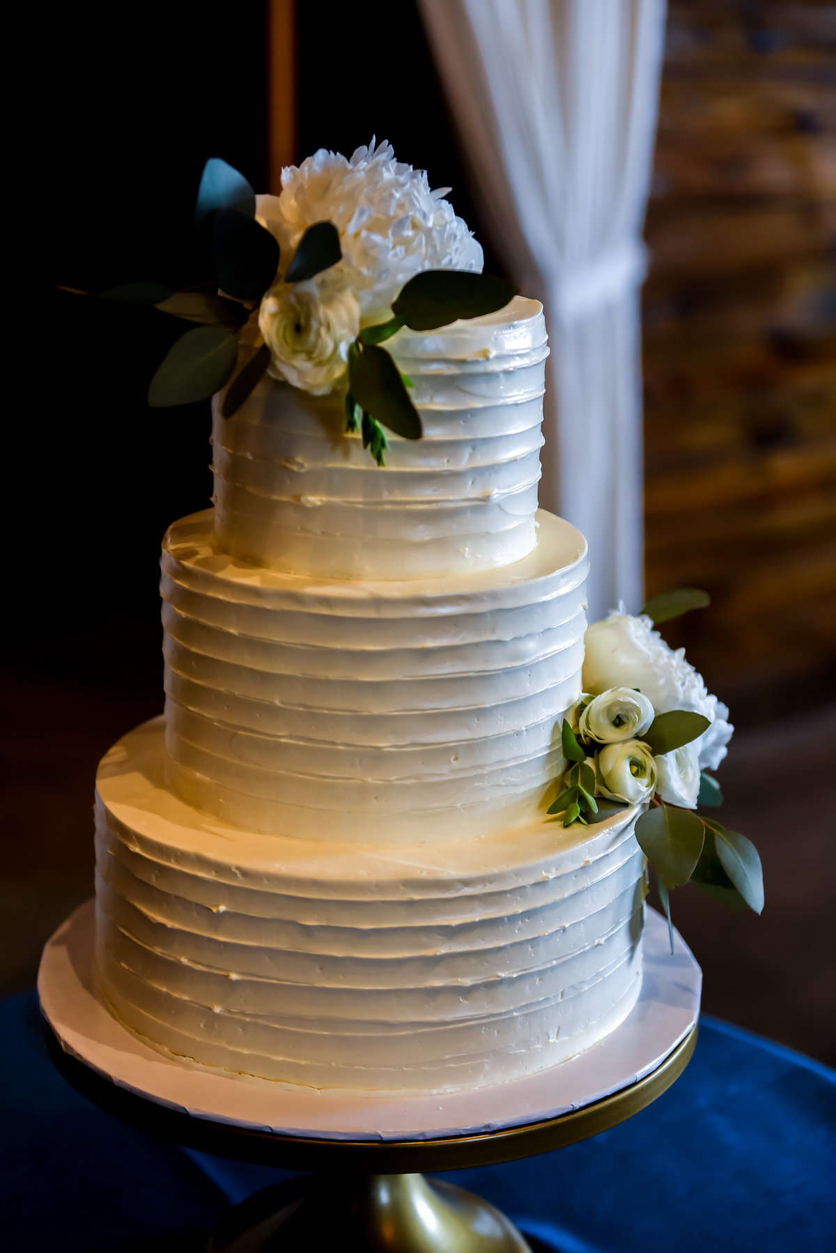 Wedding cake photo. Richmond  wedding photographers