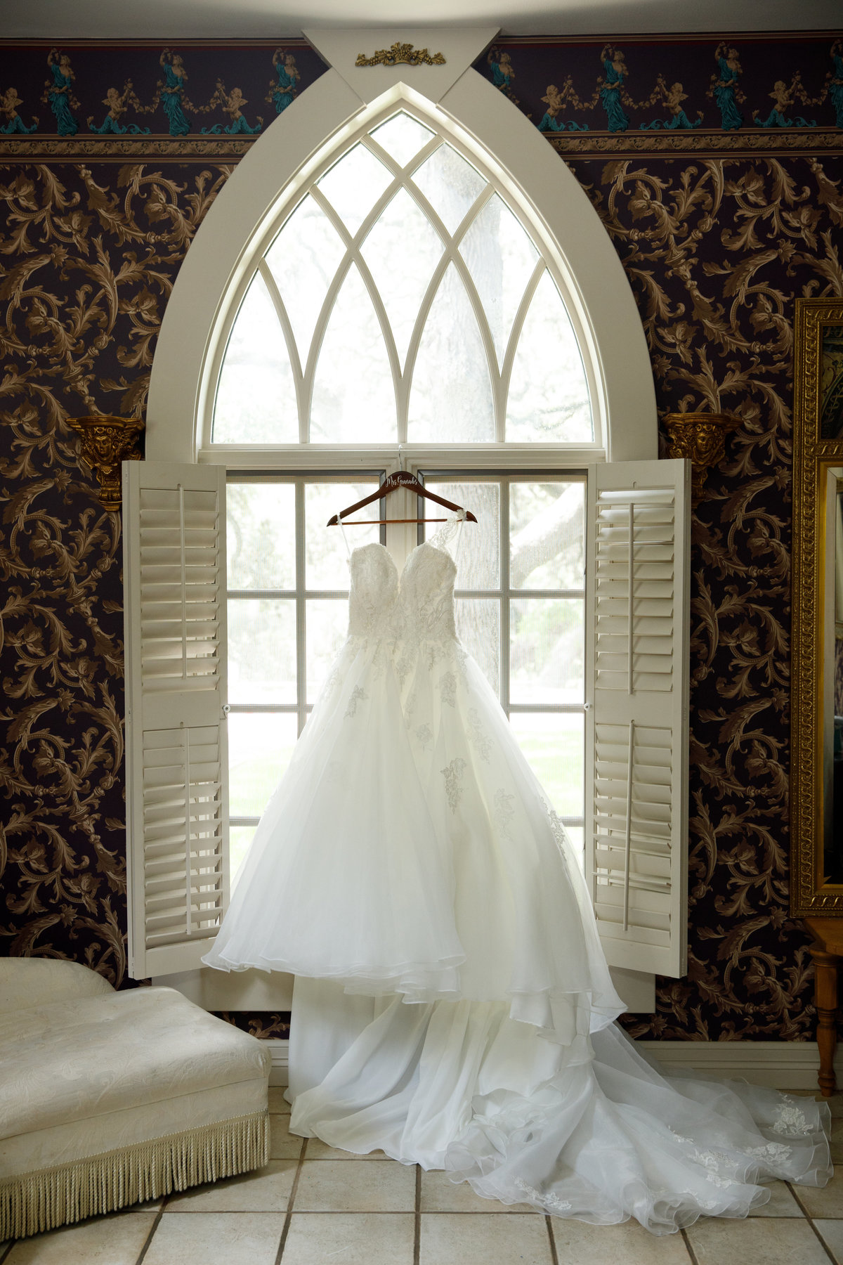 Austin wedding photographer castle avalon wedding photographer bride dress