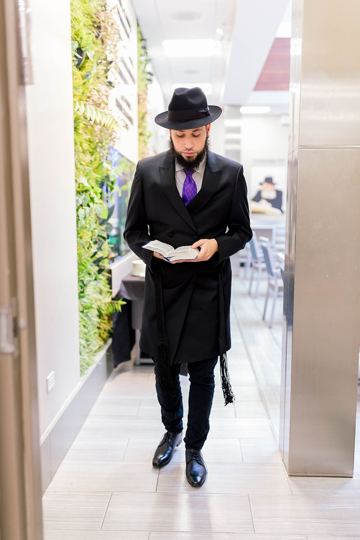 Eliana-Melmed-Photography-Chicago-LosAngeles-Jewish-WeddingPhotographer-CarmiKalman-Tisch-00036