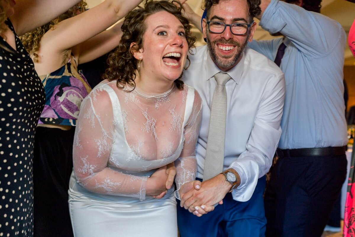 Eliana-Melmed-Photography-Chicago-LosAngeles-Jewish-WeddingPhotography-ShulaNoah-Simcha-Dancing-00036