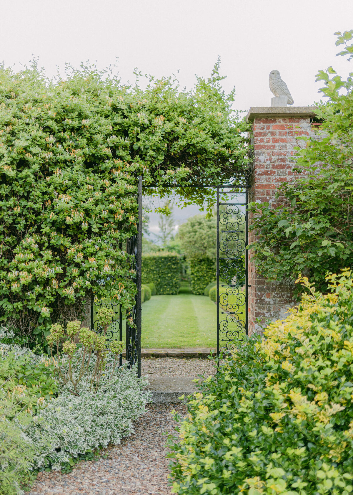 chloe-winstanley-weddings-english-countryside-garden