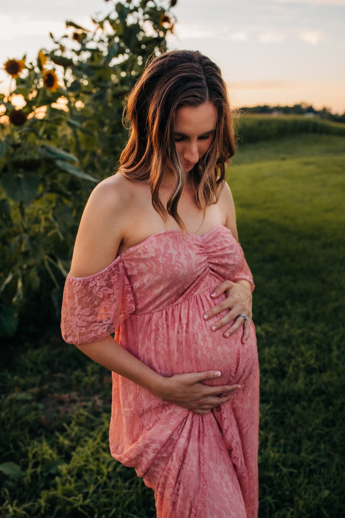 Outdoor-Country-Maternity-Session-MIlwaukee15