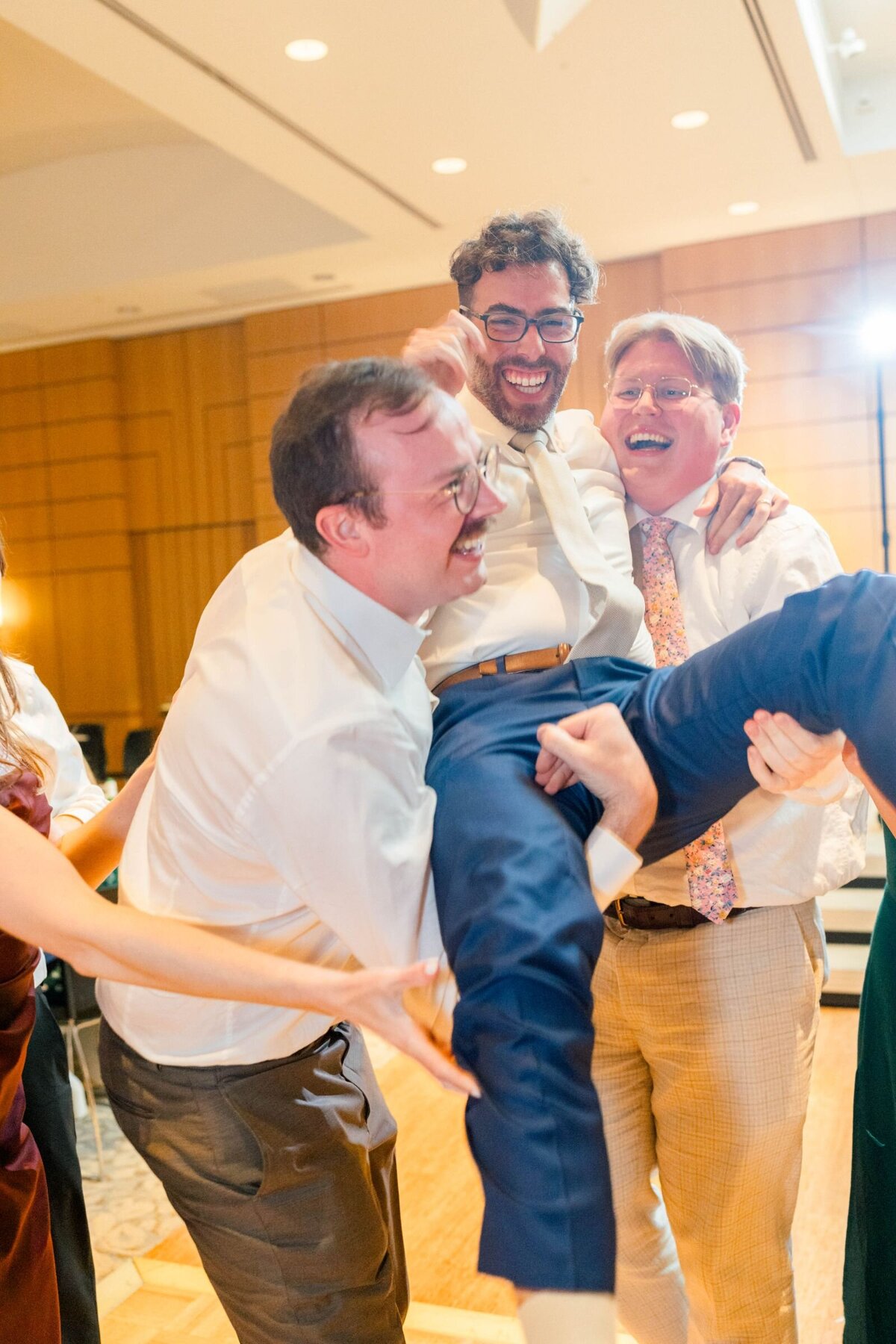 processed_ElianaMelmedPhotography_JewishWeddingPhotographer_ShulaNoah_Dancing-287