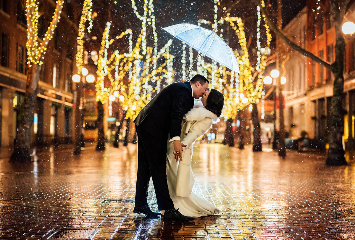 Seattle-wedding-photographer_axis-pioneer-square-night-couple