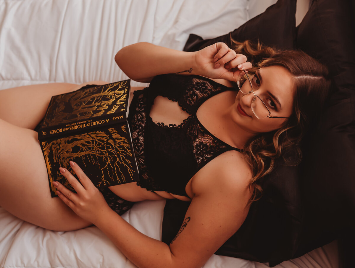 boudoir photography near me, boudoir photos sacramento, boudoir photography sacramento, fitness boudoir, intimate boudoir, boudoir near me,  booktok photoshoot, booktok boudoir, nerdy boudoir,