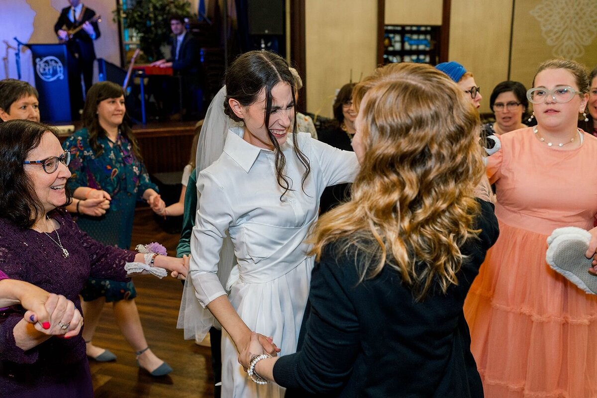 Eliana-Melmed-Photography-Chicago-LosAngeles-Jewish-WeddingPhotographer-CarmiKalman-WomensDancing-00037
