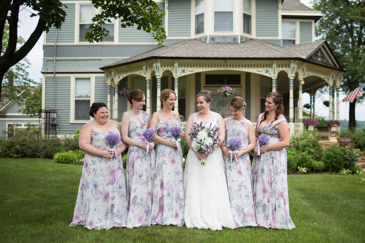 Stillwater Minnesota bed and breakfast shot with bride and her bridesmaids