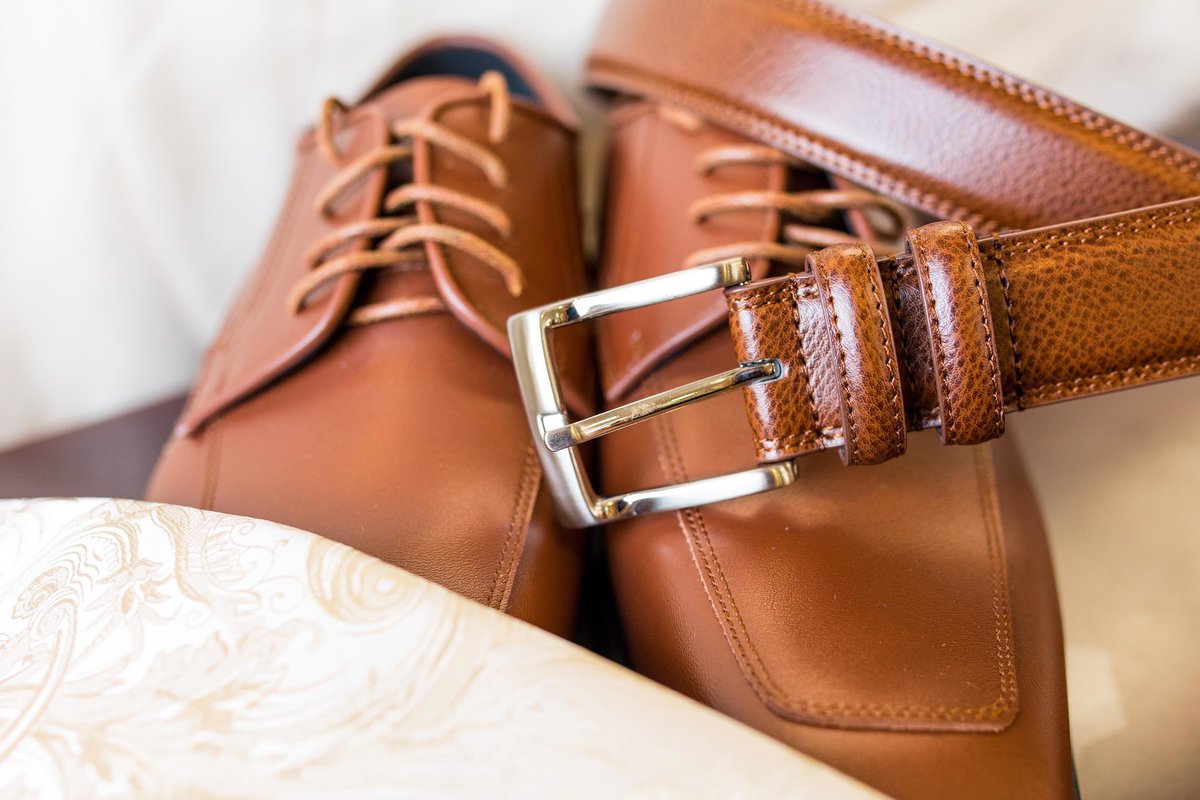 Hannah-Barlow-Photography-Brown-Leather-Groom-Details
