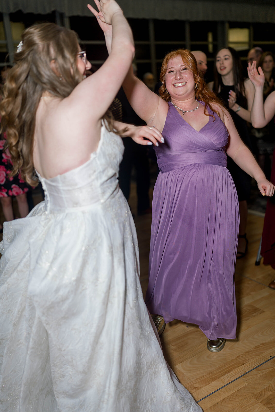 Eliana-Melmed-Photography-Chicago-LosAngeles-Jewish-WeddingPhotography-SimchaDancing-00128