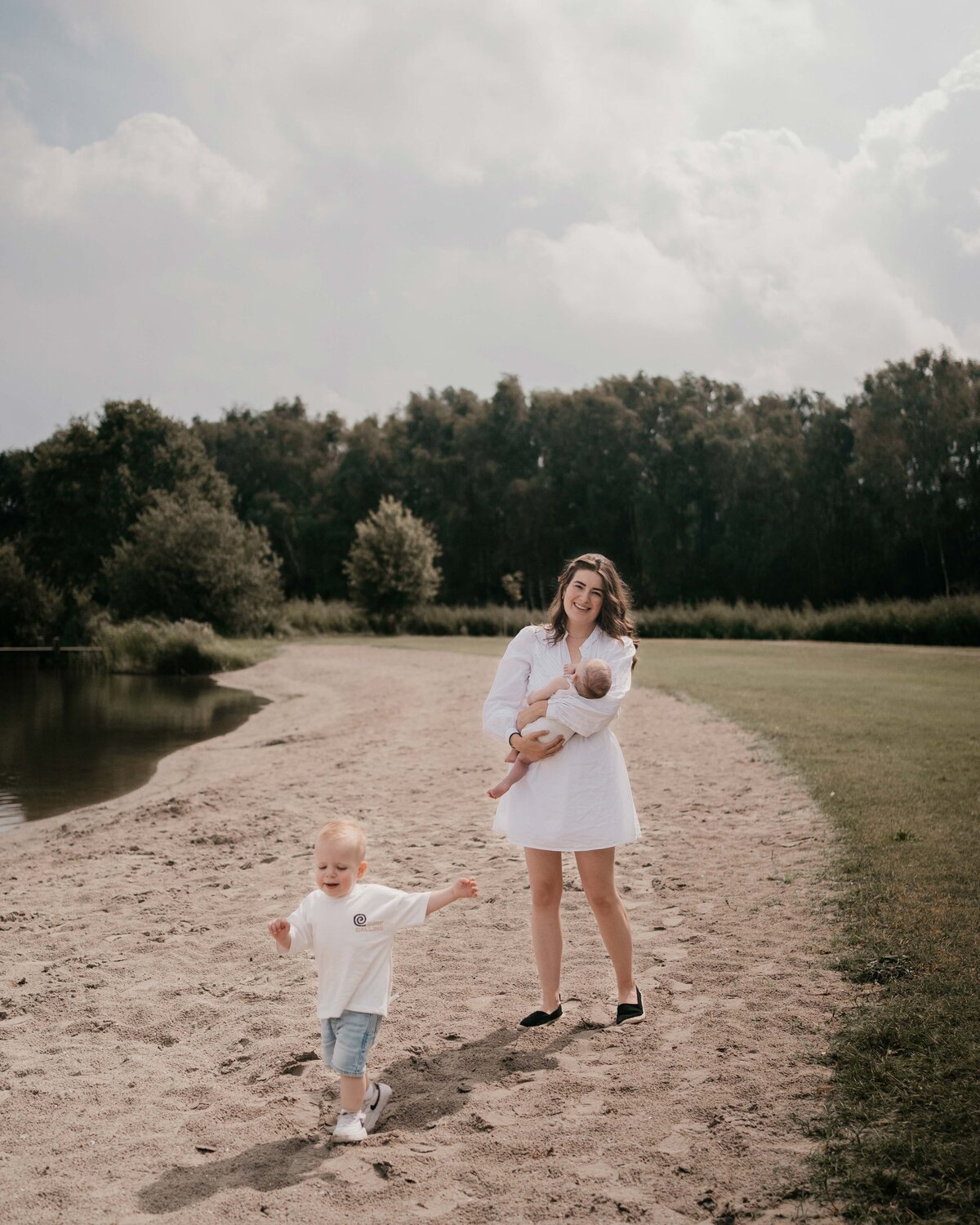 Newbornshoot door Leukfotografie in Amsterdam, Zaandam, Landsmeer, Oostzaan en Purmerend – zachte, liefdevolle babyfoto’s-109