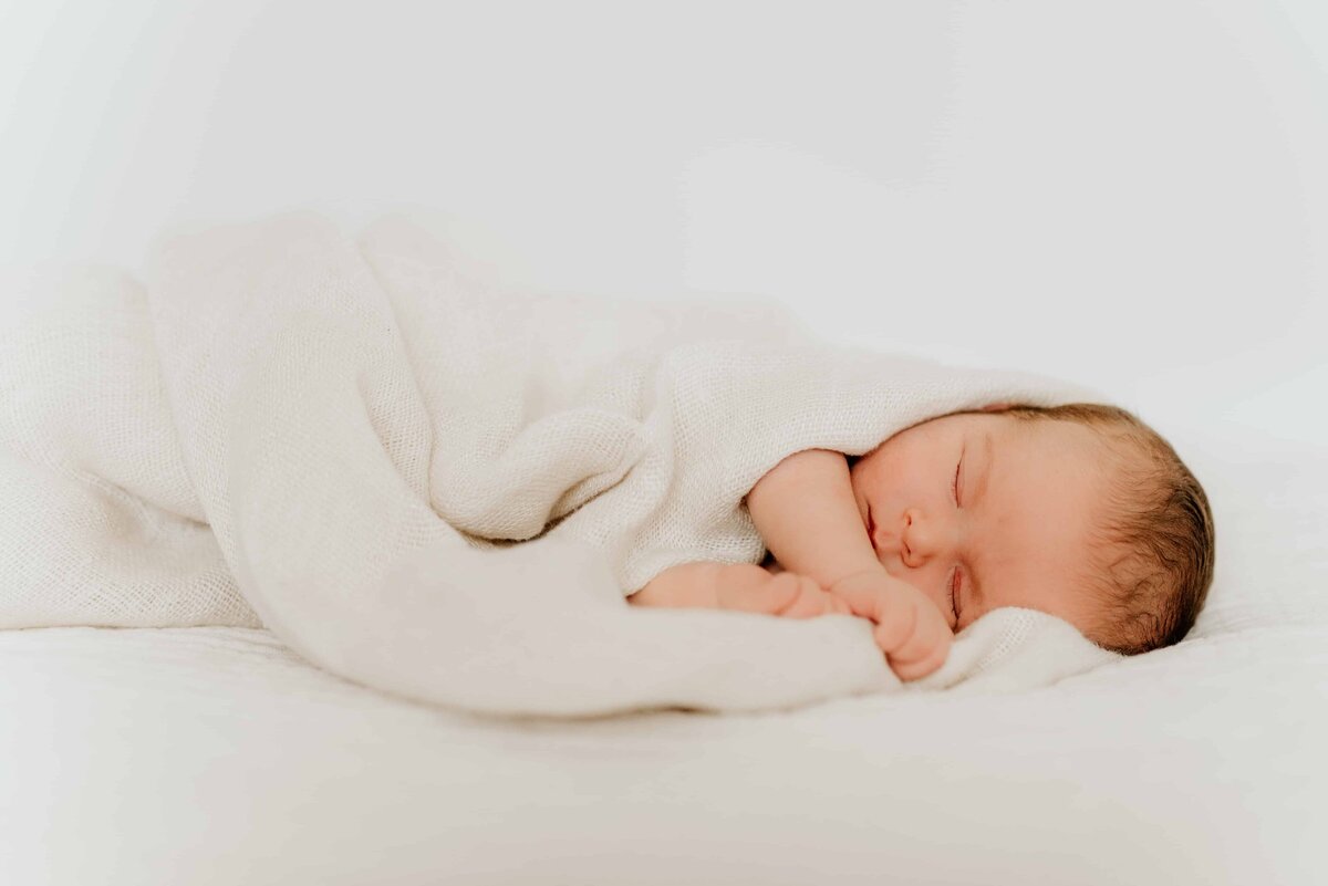 Bilde fra nyfødtfotografering med nyfødtfotograf i Oslo Nicola Paulukat.