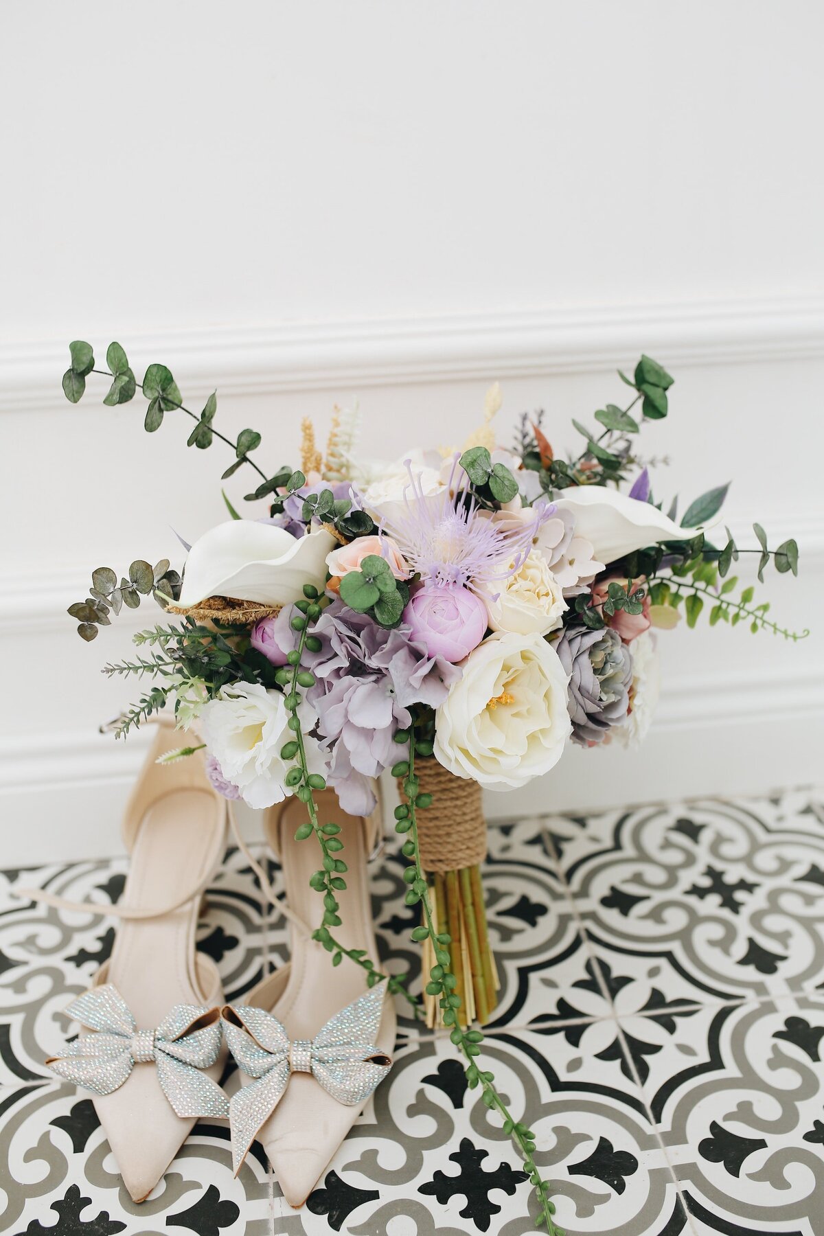 bridal-bouquet-and-wedding-heels-on-checkered-floor