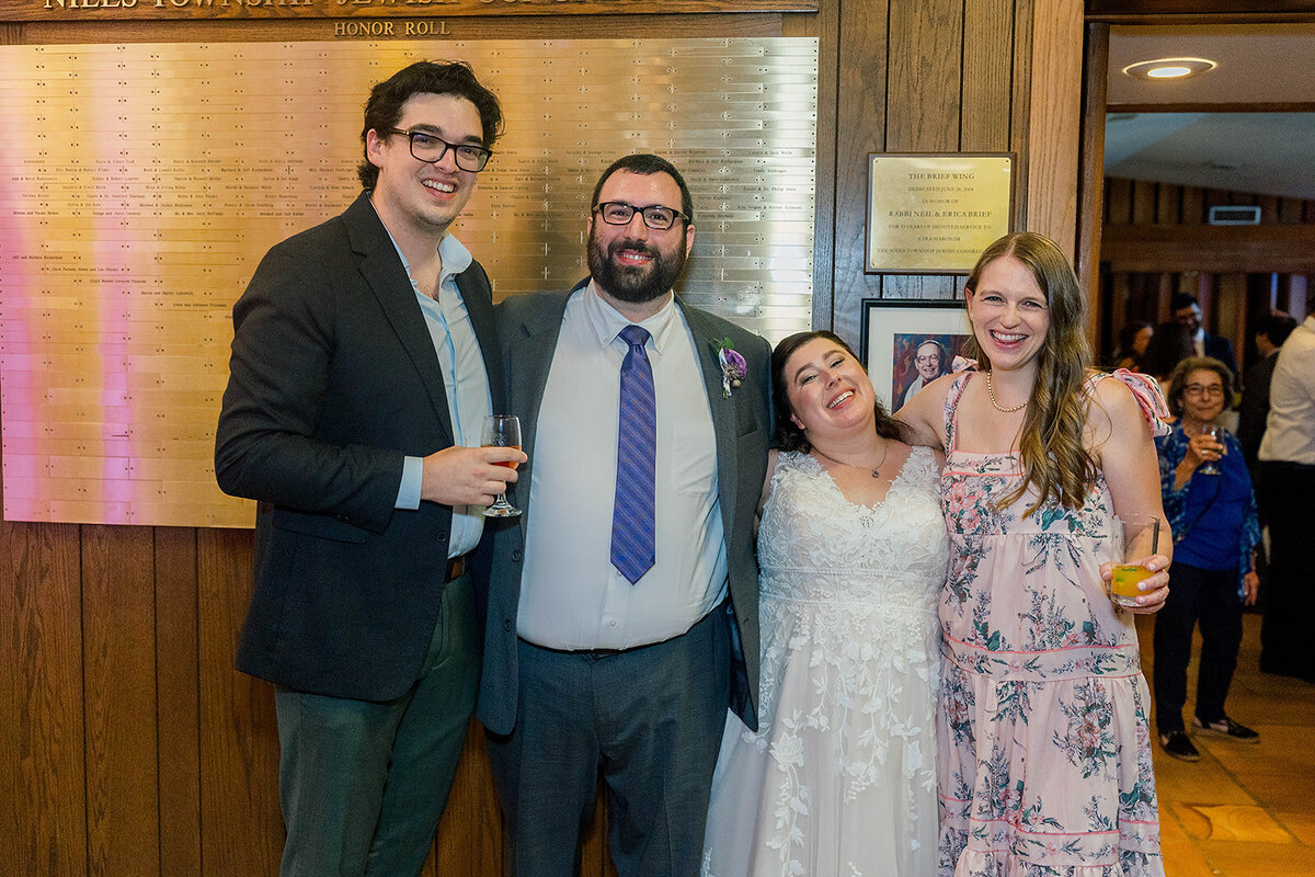 Eliana-Melmed-Photography-Chicago-LosAngeles-Jewish-WeddingPhotography-ElianaSklar-CocktailHour-00066