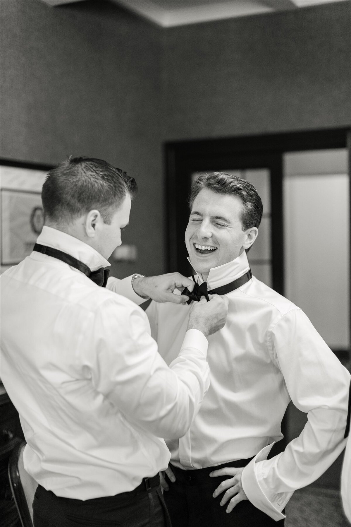 1-Getting Ready-Oak Hill Country Club Wedding-Verve Event Co (4)