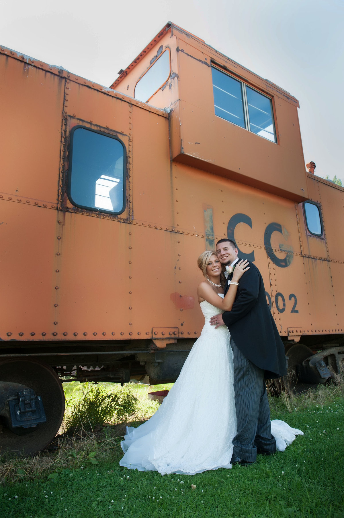 abandoned rail car wedding photo
