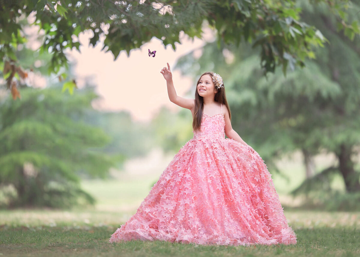 Gorl in couture gown at lake Balboa Park - Los Angeles Children’s Photographer