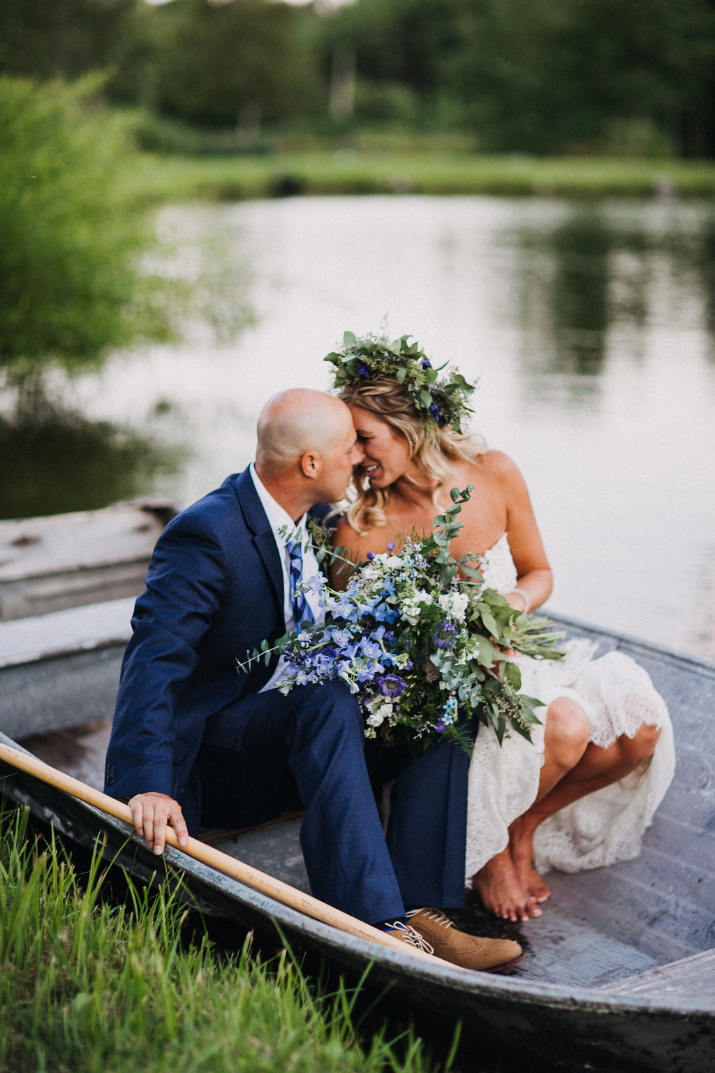Monica_Relyea_Events_Dawn_Honsky_Photography_bride_and_groom_Nostrano_vineyard_rowboat_flowercrown_Meg_and_TJ