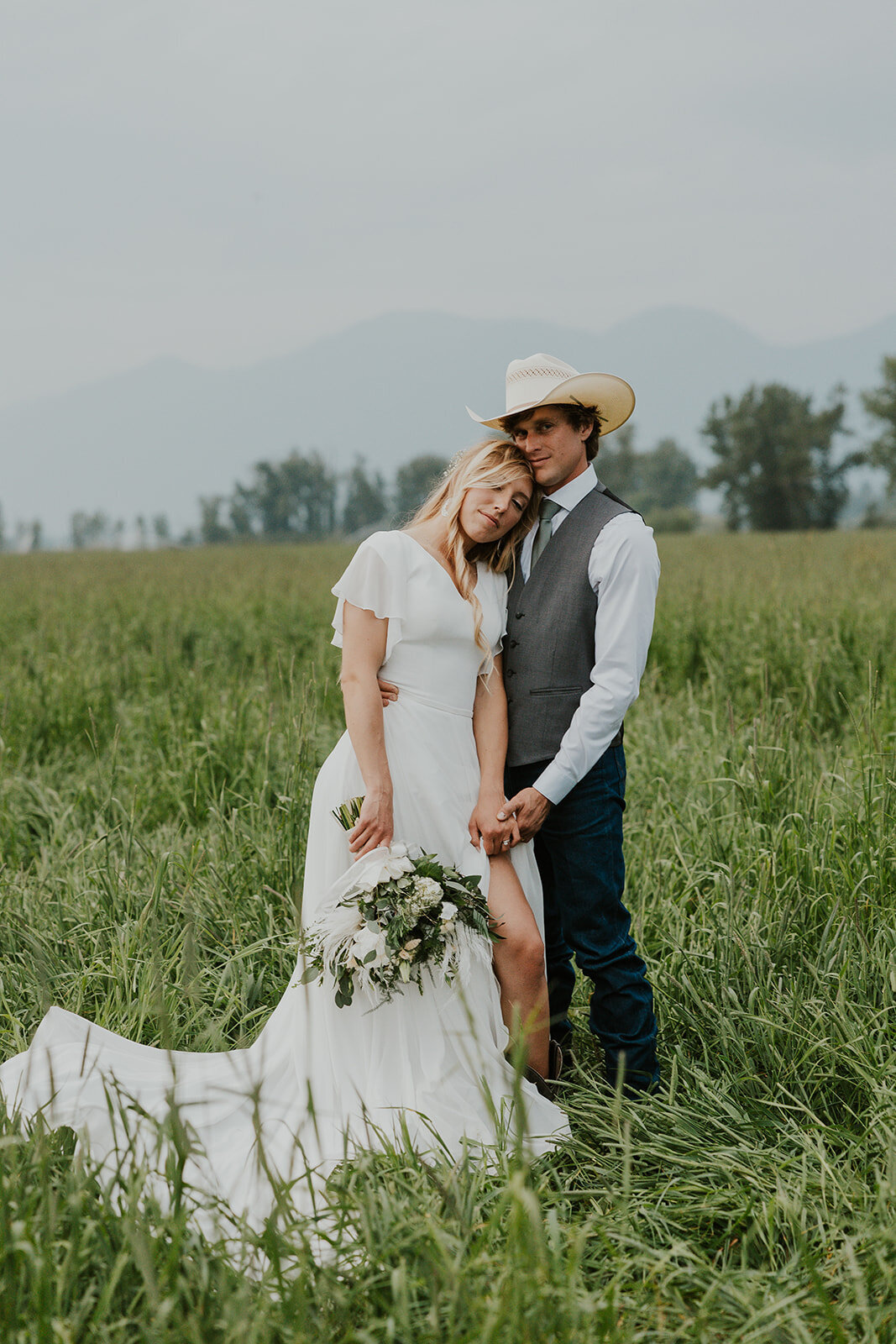 presley-gray-photo-elegant-montana-wedding-4828