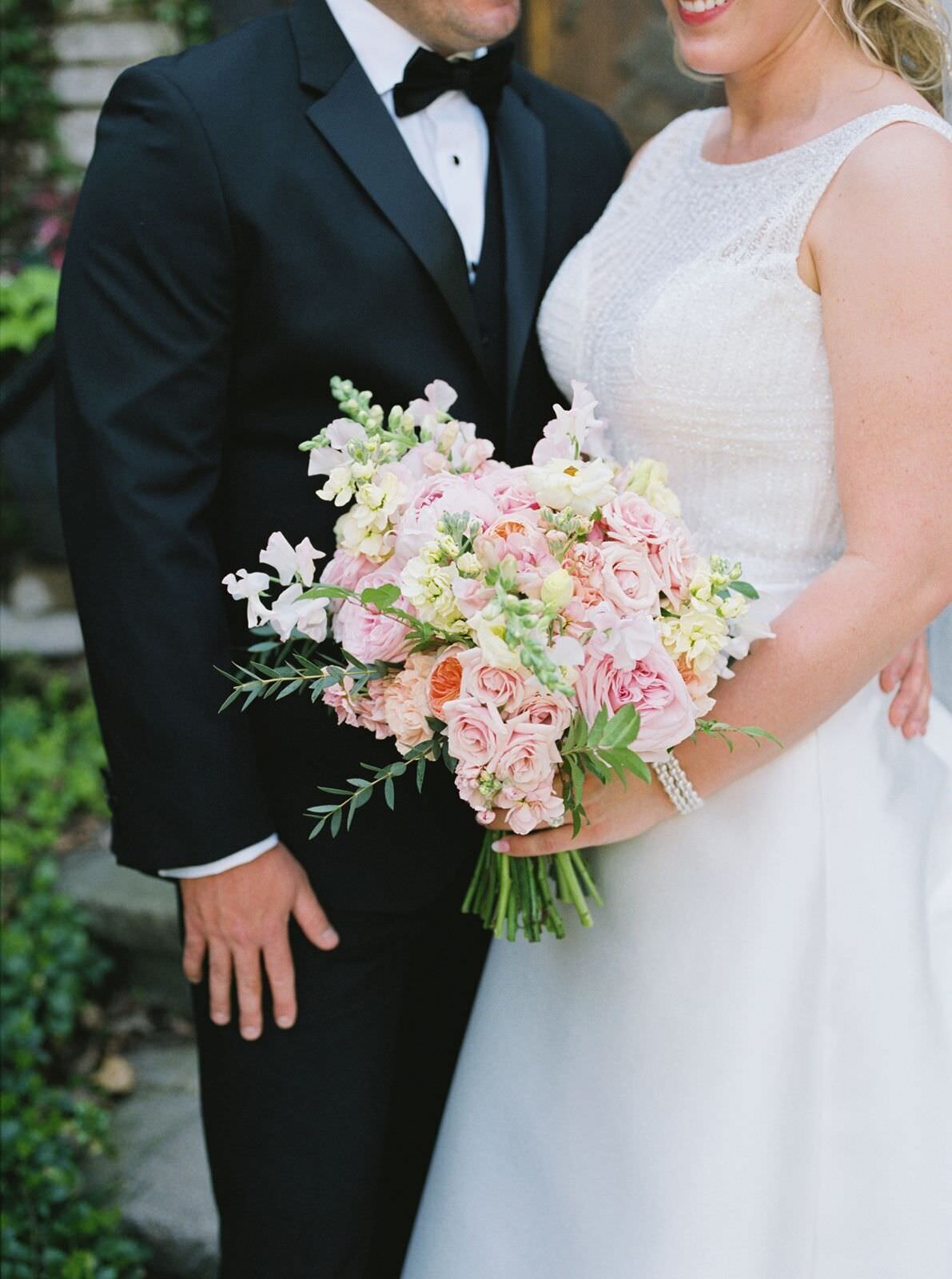 wedding-bouquet-sarah-sunstrom-photography-monte-bello-estate-wedding