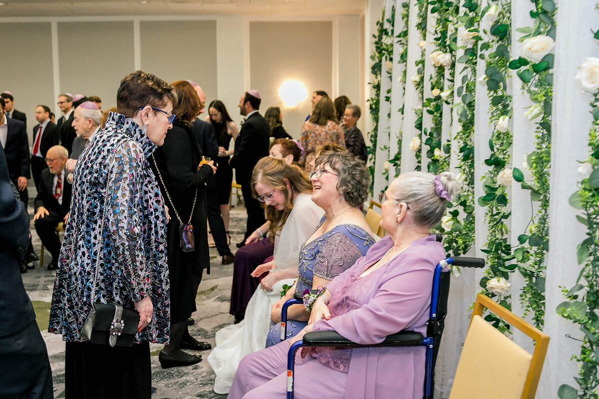 Eliana-Melmed-Photography-Chicago-LosAngeles-Jewish-WeddingPhotography-KabbalatPanim-00107