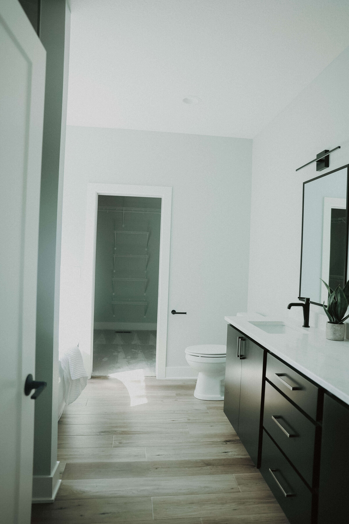 6907-Bathroom-Panora-Central-Iowa-Custom-Home-JRL-Builders-E23A9492