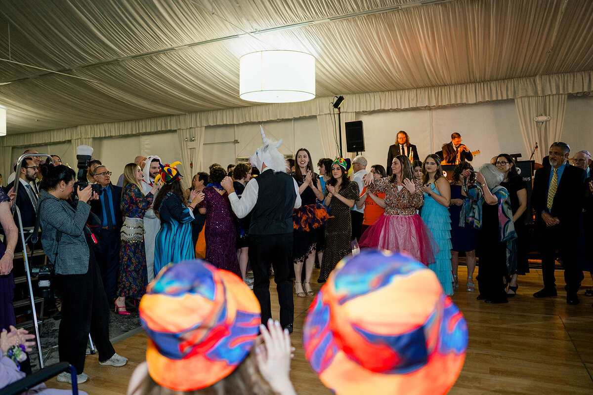 Eliana-Melmed-Photography-Chicago-LosAngeles-Jewish-WeddingPhotography-SimchaDancing-00089