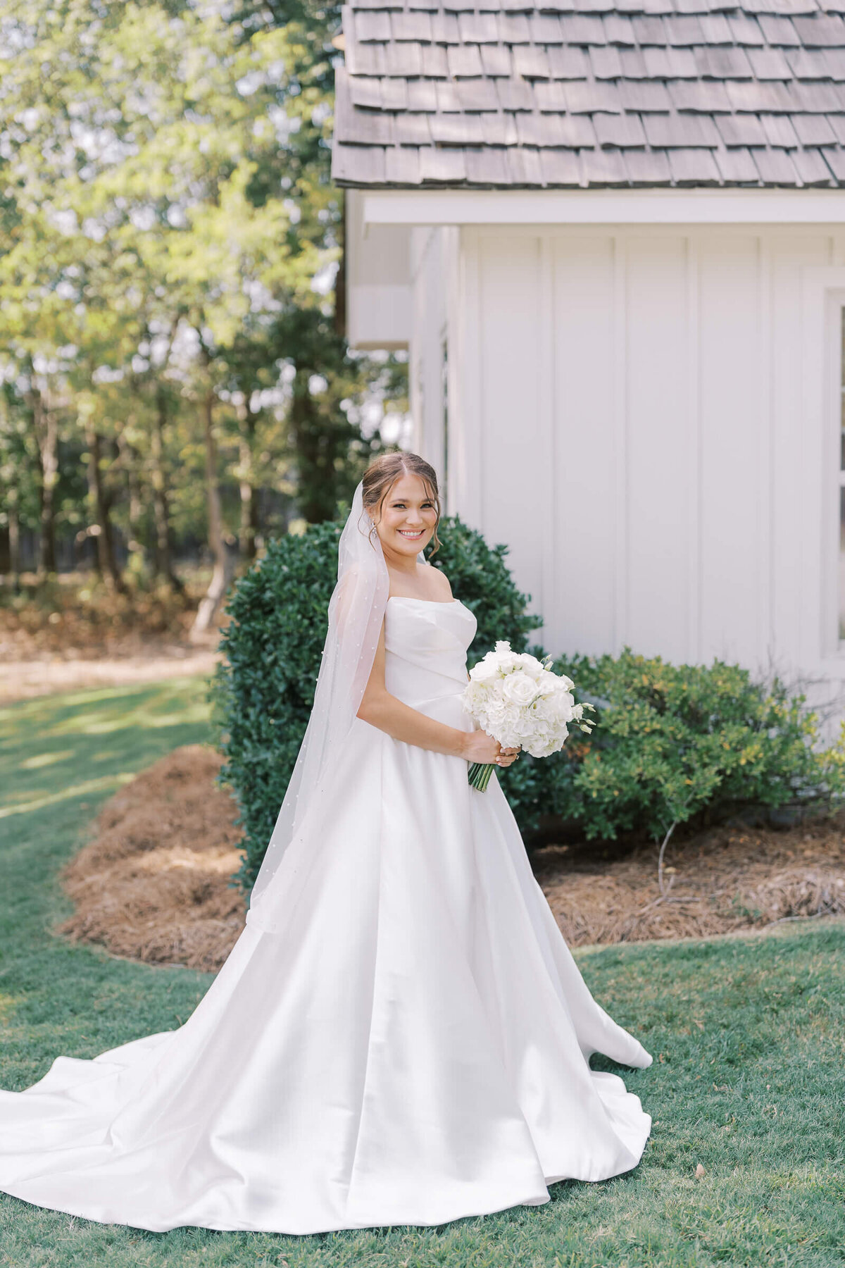 Bridal Portraits at Bridlewood Venue in Madison ms