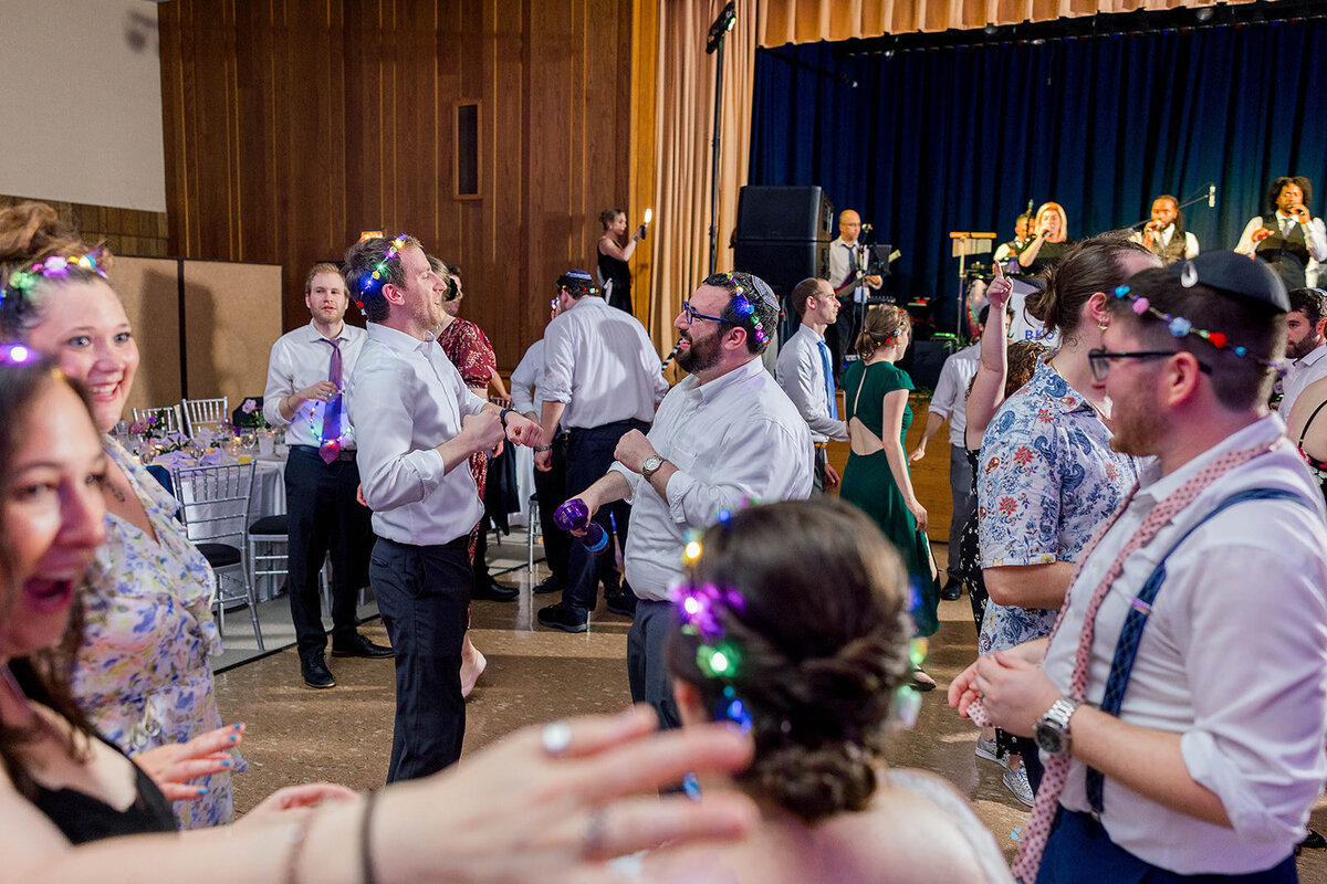 Eliana-Melmed-Photography-Chicago-LosAngeles-Jewish-WeddingPhotography-ElianaSklar-DanceFloor-00219