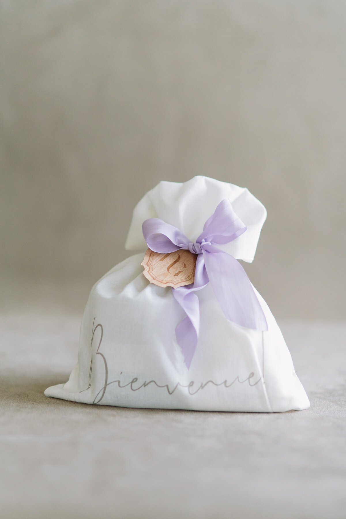 Elegant welcome bags for wedding guests