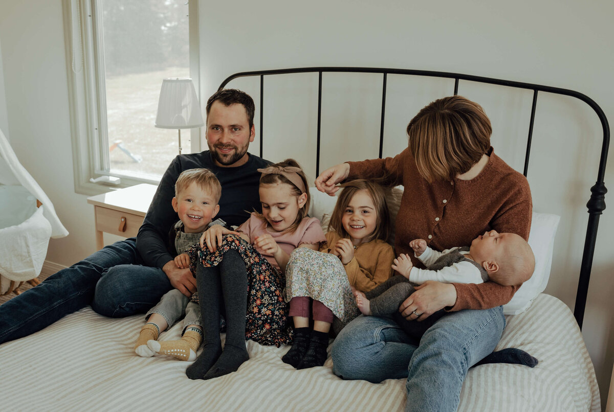 in-home-newborn-family-lacombe-central-alberta-lifestyle-photographer-0003