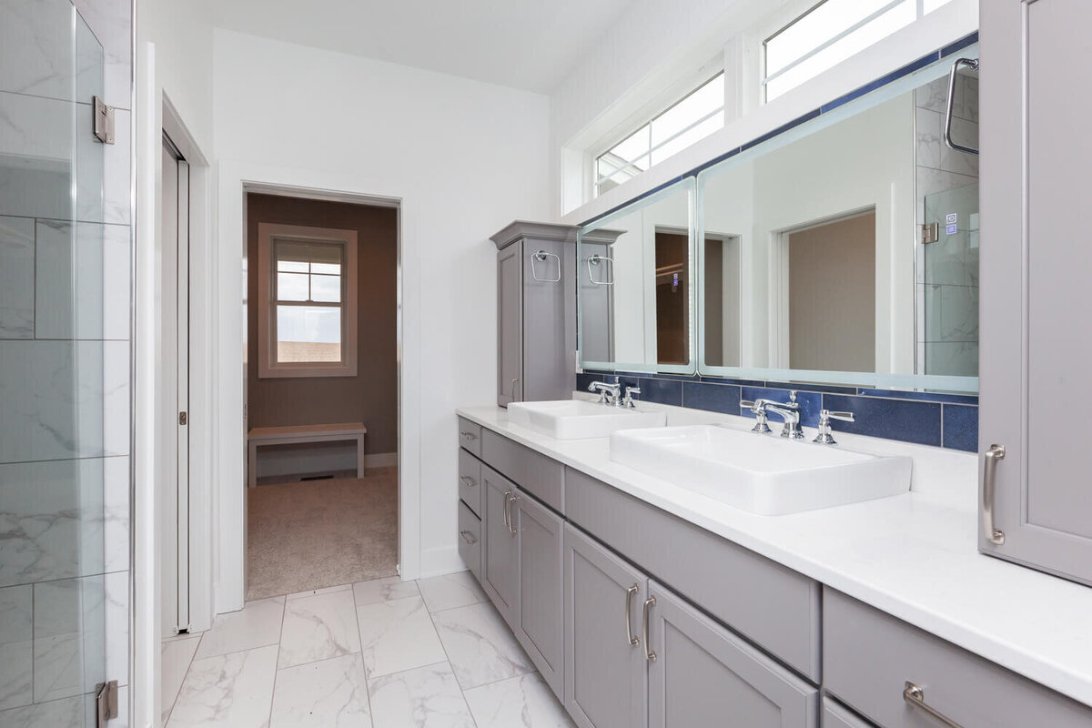 Bathroom-Central-Iowa-Custom-Home-JRL-Builders- (3)