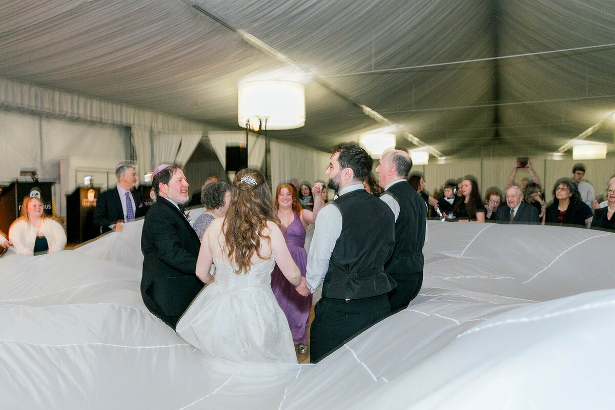 Eliana-Melmed-Photography-Chicago-LosAngeles-Jewish-WeddingPhotography-SimchaDancing-00026
