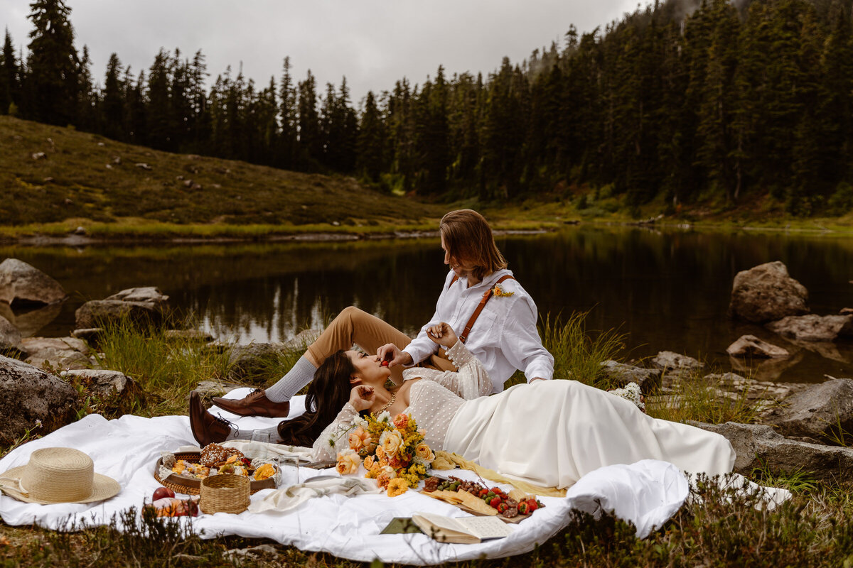 alpine-lake-picnic-elopement-1