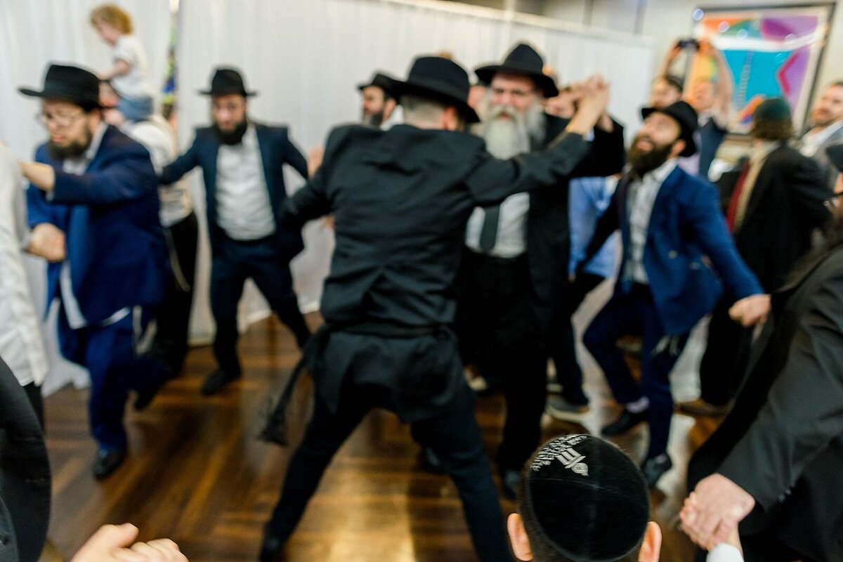 Eliana-Melmed-Photography-Chicago-LosAngeles-Jewish-WeddingPhotographer-CarmiKalman-MensDancing-00062
